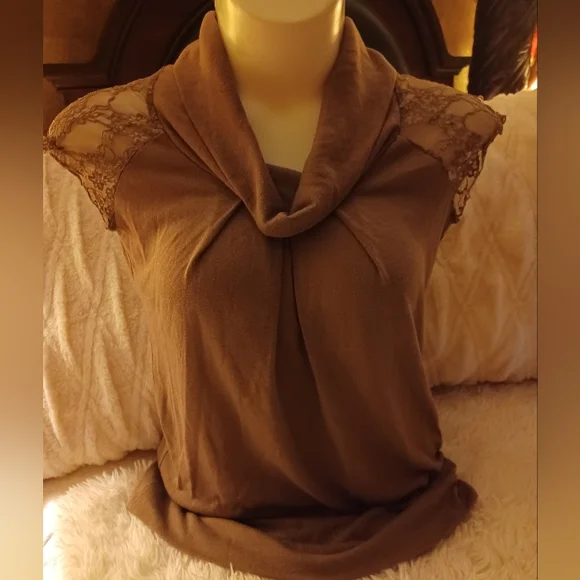 2/$15 SPEECHLESS Tan Colored Draped Turtle Neck Lace Shoulders - Picture 5 of 5